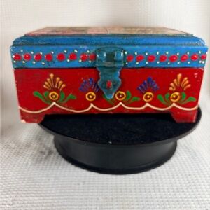 Vintage Hand-Painted the colored wooden trinket box
